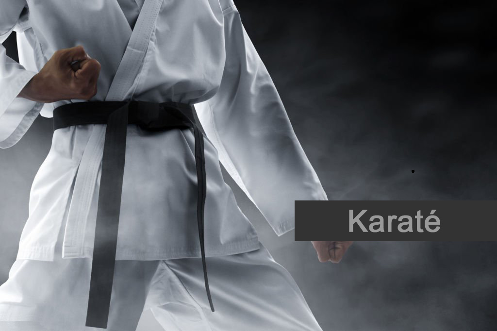 Cours de karaté en dojo
